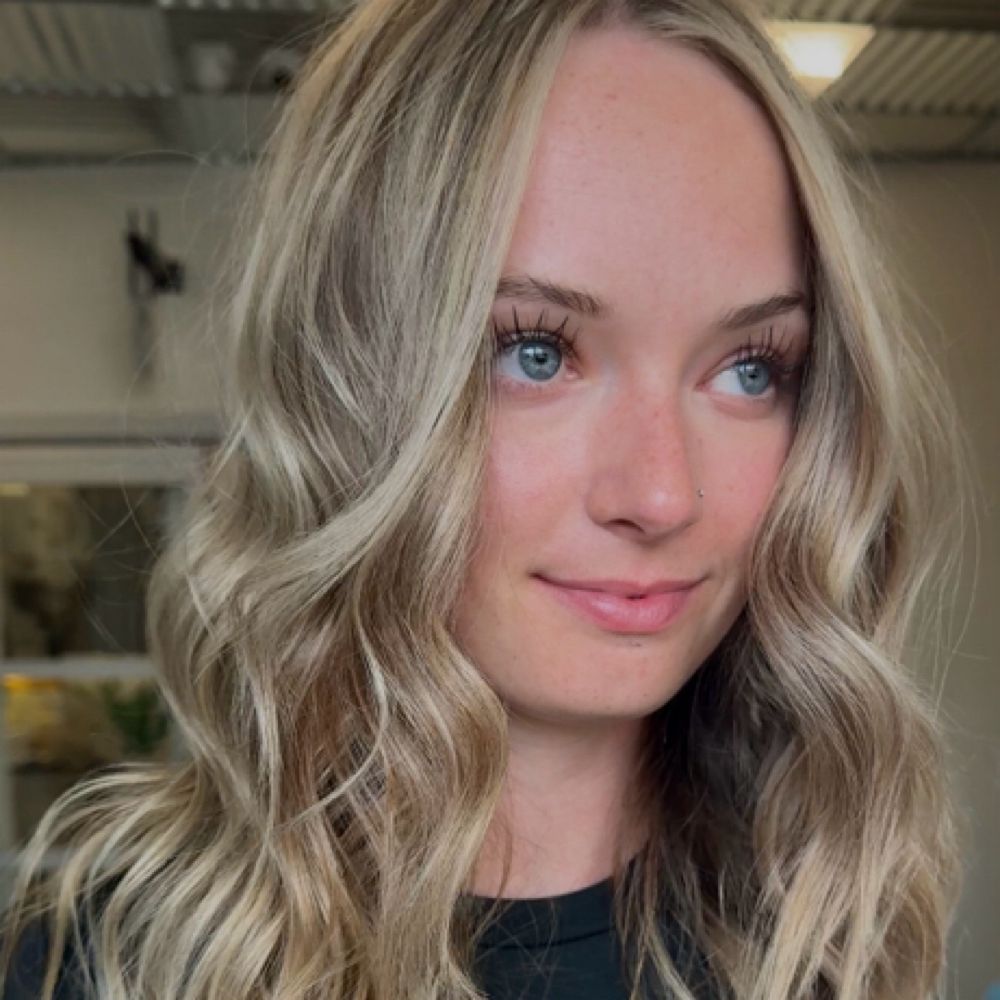 Soft blonde waves by Studio Nash